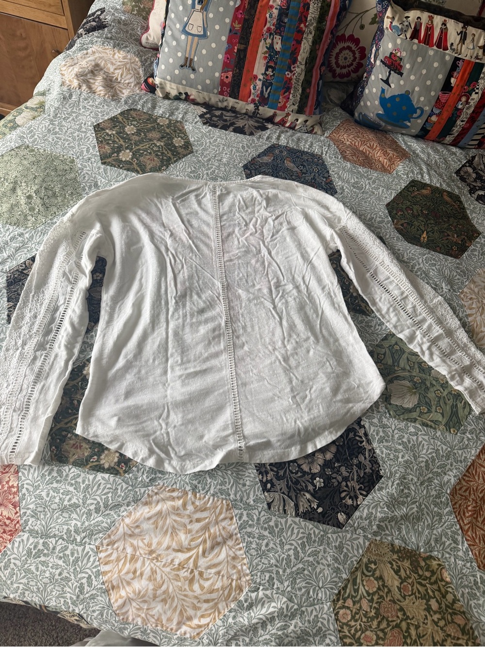 Sundance Garden Beauty White Floral Embroidered Long Sleeve Curved Hem Tee Sz M - Picture 9 of 9